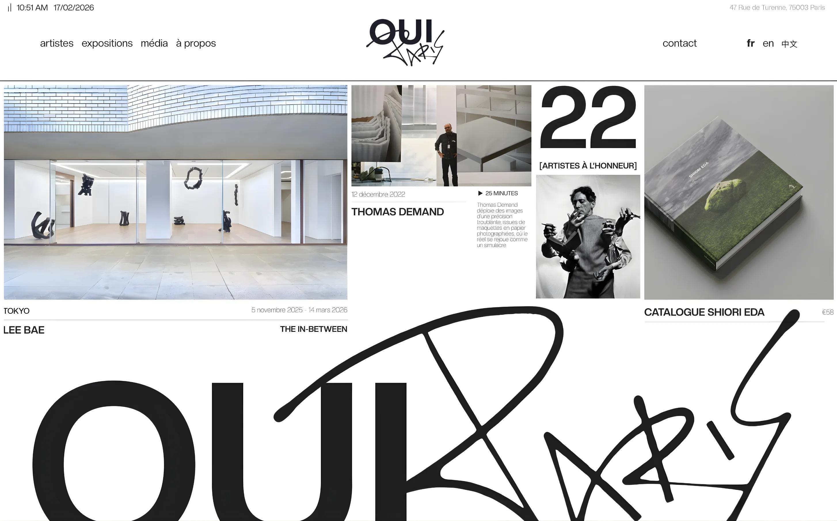 Modern art gallery with black abstract sculptures displayed behind glass, featuring exhibition details for Lee Bae in Tokyo and a book catalog by Shiori Eda.